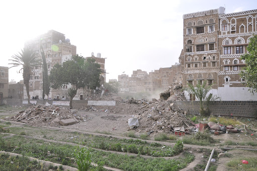 قصف التحالف بقيادة السعودية يهدد بأنهيار منازل صنعاء التاريخية