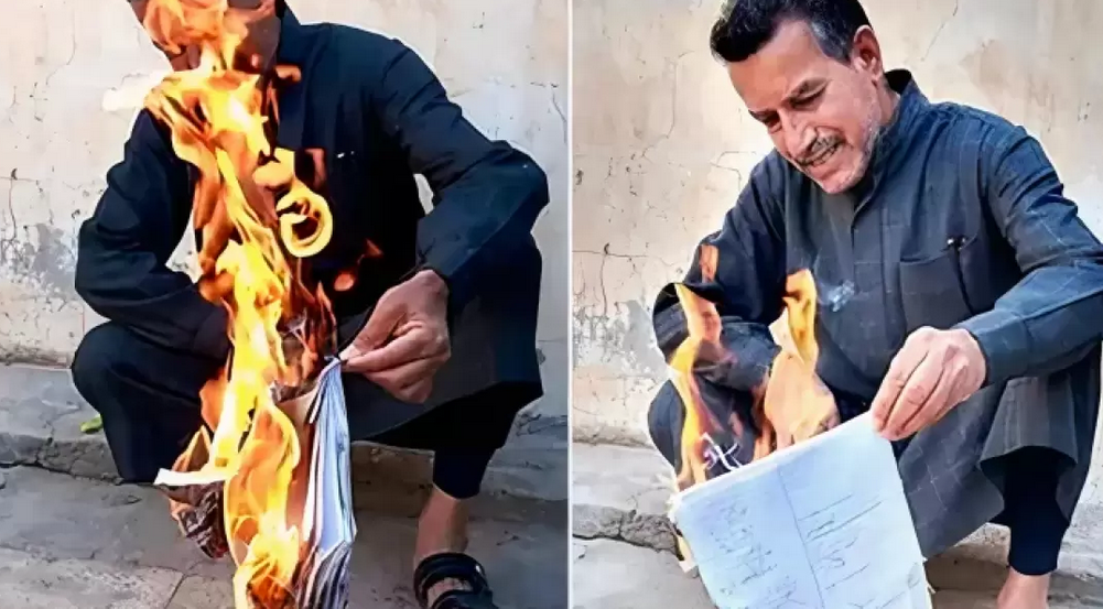 لهذا السبب .. صاحب بقالة يحرق دفتر الديون قبل شهر رمضان المبارك